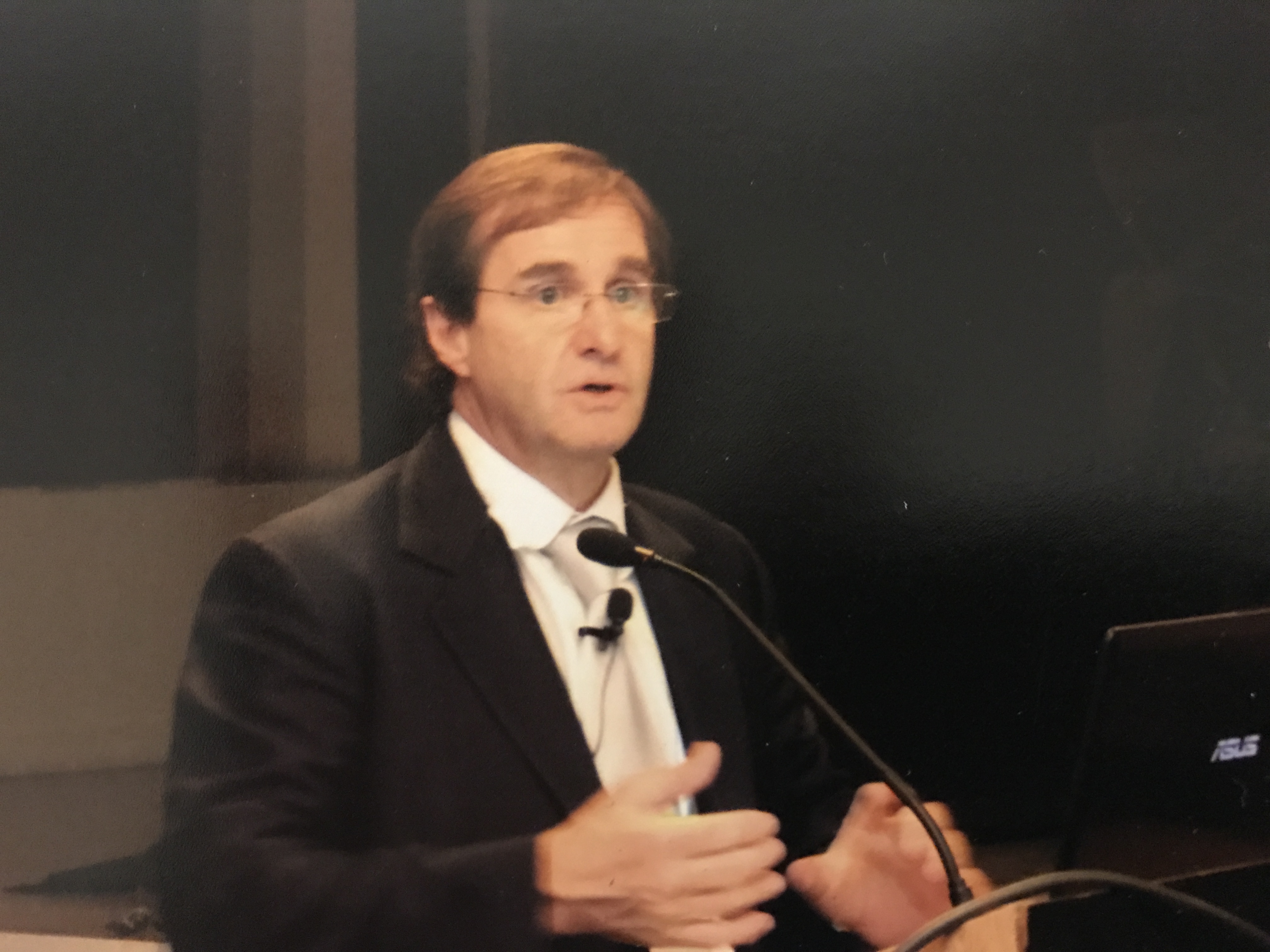 Dr. Ricardo Dómina
